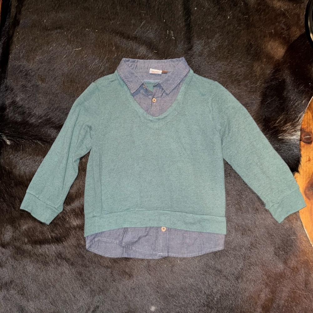 Kids Green lightweight sweater with button down layered, sewn in.